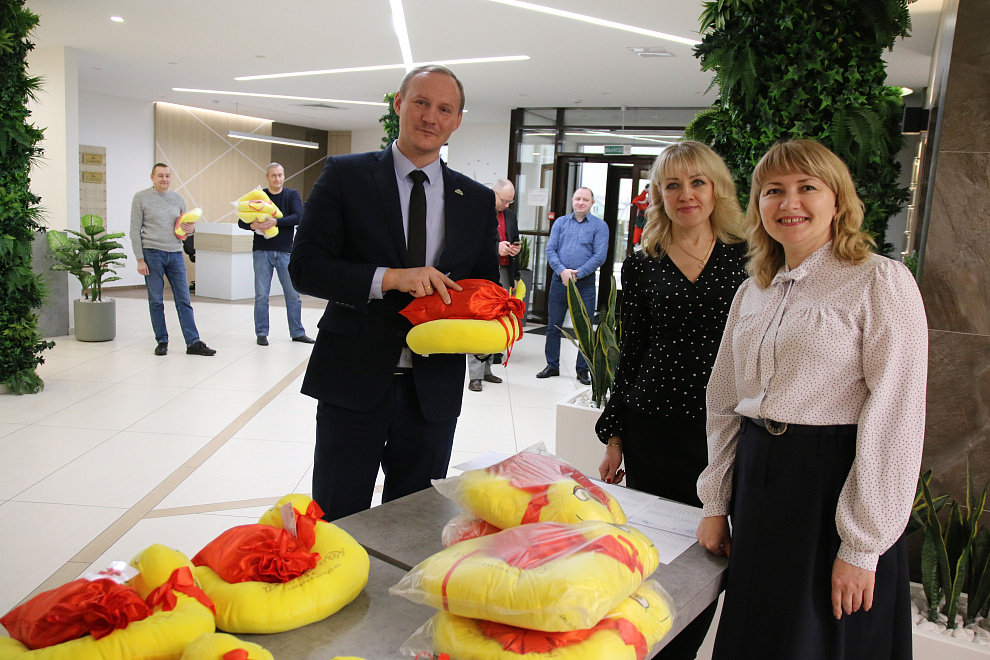 Дети сотрудников ОАО «АЛЕВКУРП» получили сладкие подарки 3