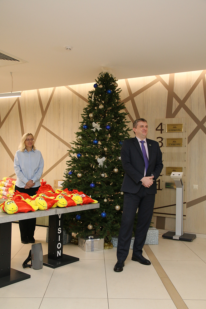 Дети сотрудников ОАО «АЛЕВКУРП» получили сладкие подарки 0