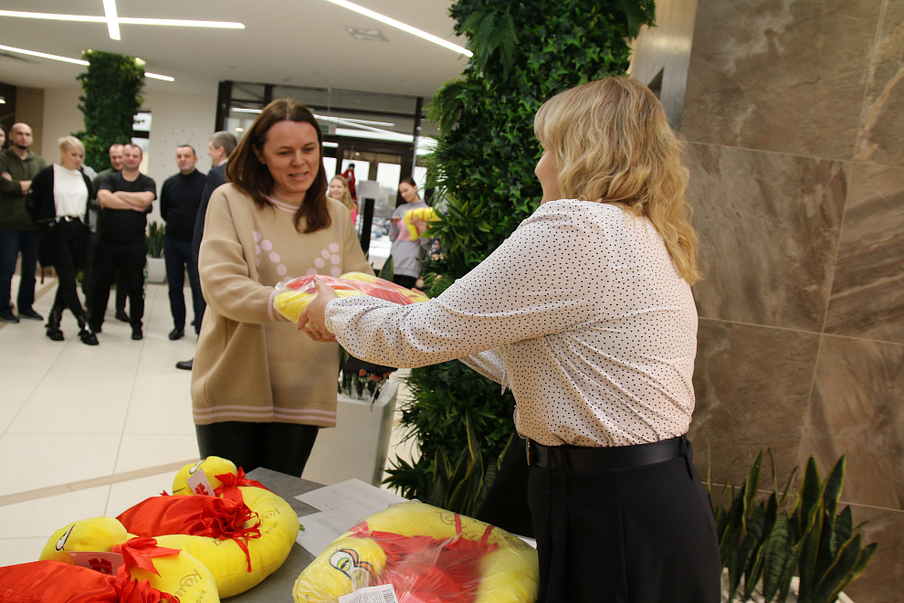 Дети сотрудников ОАО «АЛЕВКУРП» получили сладкие подарки 2