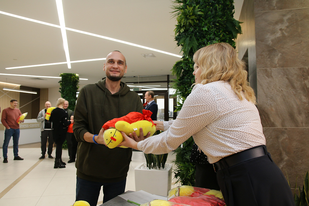 Дети сотрудников ОАО «АЛЕВКУРП» получили сладкие подарки 1