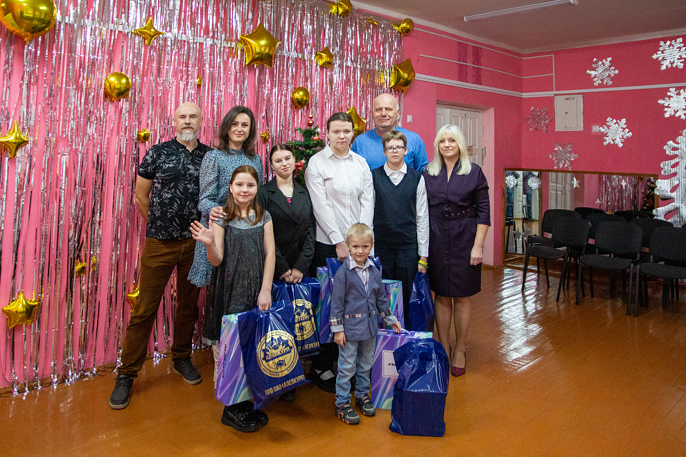 Улыбки и подарки от ОАО «АЛЕВКУРП» 4